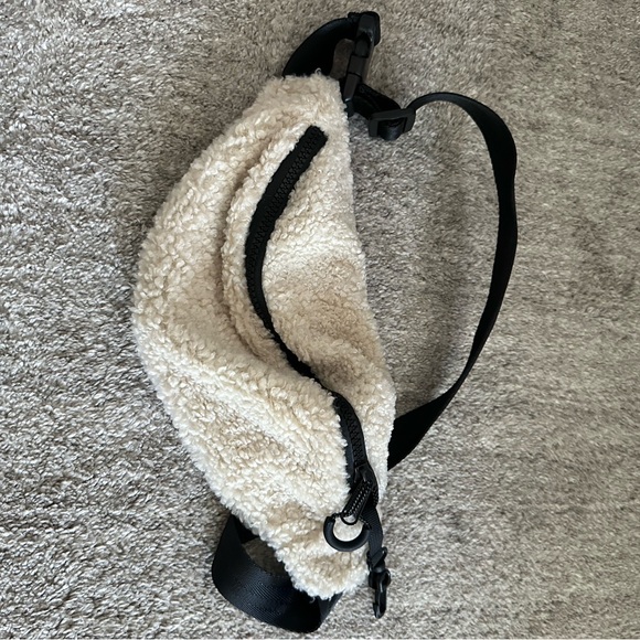 z supply sherpa cross body pouch - Picture 2 of 2